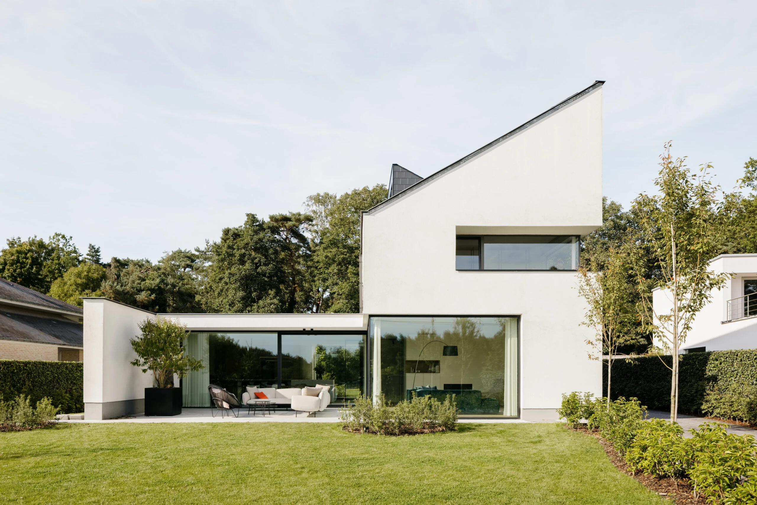 Moderne villa met aluminium ramen